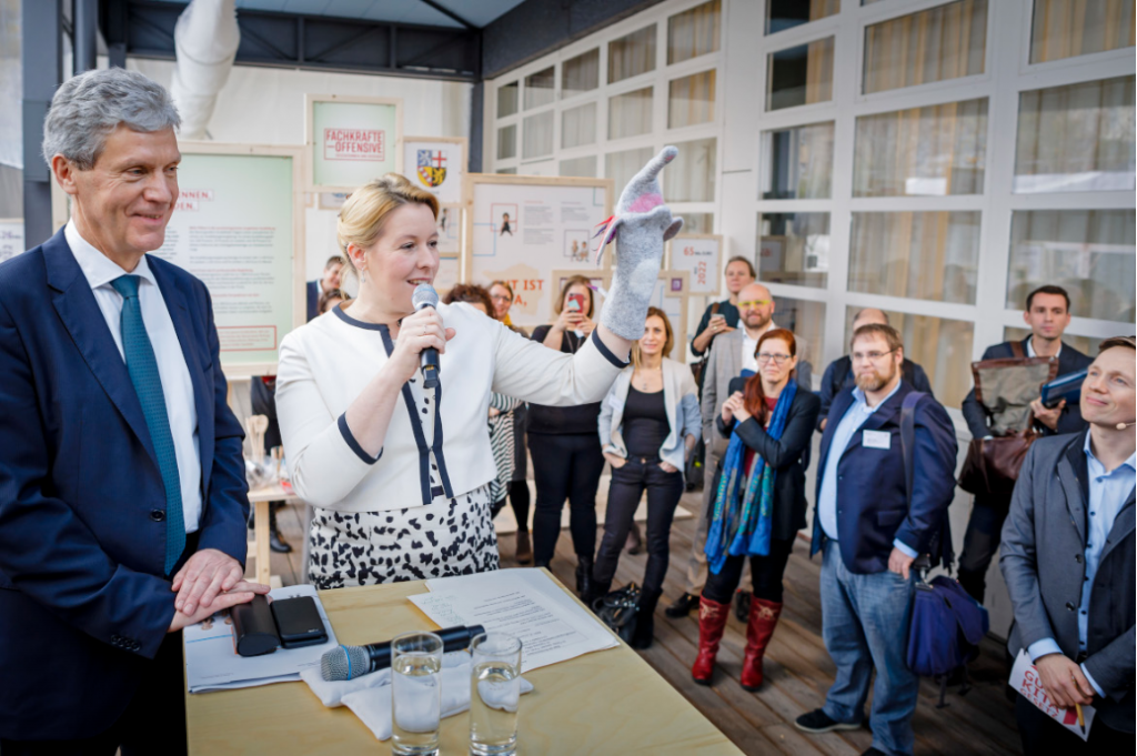 191122_Giffey-Holter-und-Liilo-Lausch-begrueßen-Gaeste-der-fachkonferenz-1024x681.png